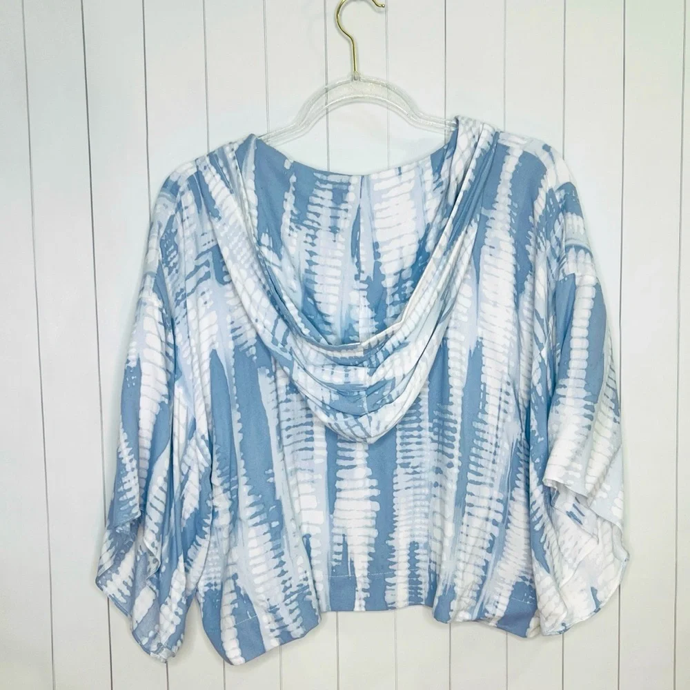 Olivaceous Blue and White Blouse - Picture 5 of 5